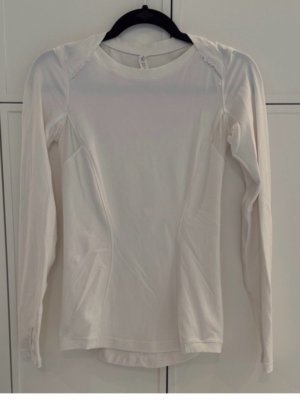 lululemon white ruffle Long Sleeve Top. Size 4 great condition. Worn once.